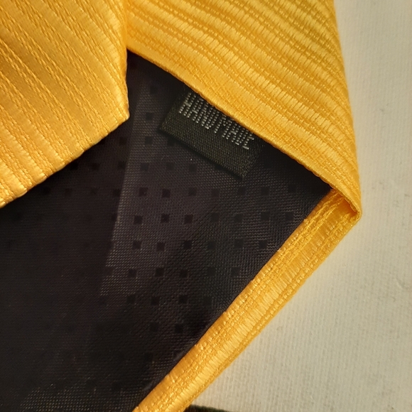 Mens clothing - Picture 3 of 6